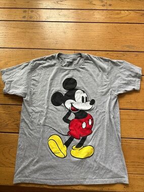 Men’s Mickey Mouse Graphic Tee - Gray with Red & Yellow